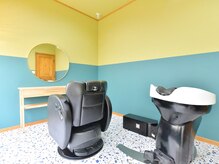アウラヘアーサロン(aura hair salon)の雰囲気（個室内にキッズスペースとシャンプー台完備お子様連れでも♪）