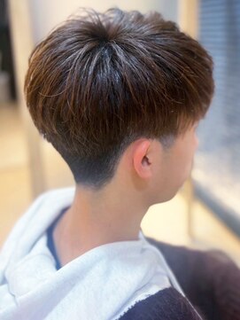 ヴィヴァーチェイルソーレ(VIVACE ilsole) 20代30代王道メンズショートマッシュ刈り上げアッシュブラウン