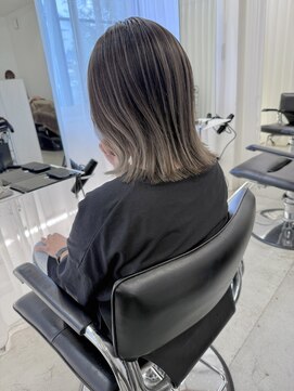 アイズ ヘアー メイク(I's hair make) バレイヤージュ　くびれボブ
