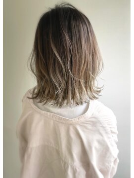 エル セルカ 高田馬場(el CERCA) 大人上品外ハネボブ×外国人風シルバーグラデーションカラー