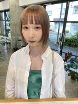 ユー(yew)&nbsp;ミルキーベージュのレイヤーボブ