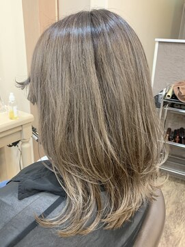 アルターリール(aL ter Rire) グレージュ/ミディアムレイヤー/福原遼華