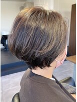 ユーリ(JUURI)&nbsp;ダークグレージュのショートボブ