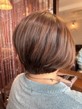 ル シャンブル(LE CHANVRE) 40代、50代、60代小顔ワンサイドシャードボブ丸み前下がり