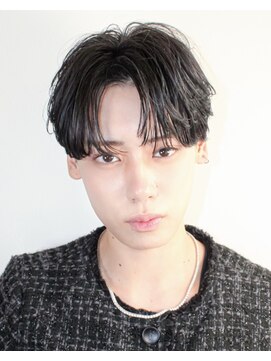 シースルーセンターパートニュアンスパーマ黒髪韓国ヘア