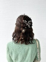 アパートメントヘアー&nbsp;ハーフアップアレンジ