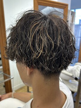 ヘッズ 本八幡店(HEADS) MEN'S HAIR  センターパート　ツイストスパイラル　コンマヘア
