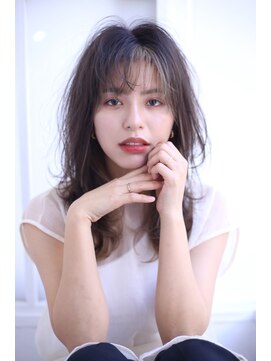 シロヘアー(shiro hair) ミディアムレイヤー