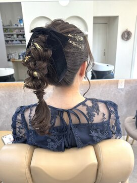 フローラ(FLORA) 編みおろしポニー