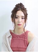 アンニュイな魅力が漂う簡単お団子ヘア