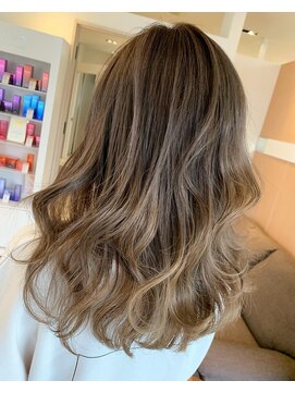 オハナ(OHANA) くすませないベージュバレイヤージュ