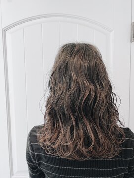 アラ サッポロ アサブ(ala sapporo asabu) ふわふわパーマ風巻きスタイル