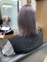 ディア(.eer)&nbsp;ヘアカラー/パールグレー/ボブヘア