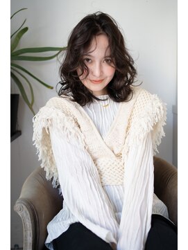 マグノリア オモテサンドウ(MAGNOLiA Omotesando) くしゃっとくせ毛風長めバング愛されミディ・・・HINATA