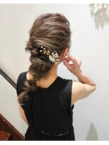 サーティーン(THIRTEEN)&nbsp;結婚式お呼ばれヘアセット♪人気スタイル編みおろし《20代30代》