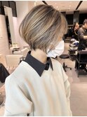 大人かわいいハイライトベージュショートボブ丸み