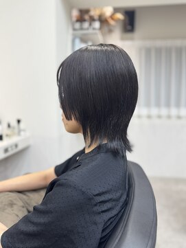 クアン(Cuan) アンニュイウルフミディアム/ ダークアッシュ