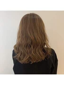 e.m.a プレミアムビューティーサロン 栄駅店(e.m.a PREMIUM BEAUTY SALON) ミルクティーベージュ