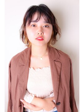 モリオ フロム ロンドン 大宮2号店(morio from London) 【なかじま ひびき】インナーカラー×耳かけ外ハネゆるふわボブ