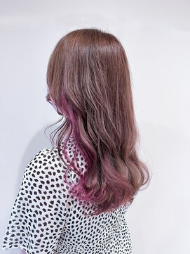 ブカブク(BUKA BUKU) ロングスタイル　インナーカラー　ピンク　ミルクティーベージュ