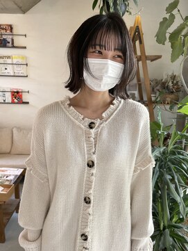 レオ(LEO.) ぱつっとボブにちょいレイヤー添え