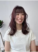深みバーガンディーに大きめウェーブスタイル