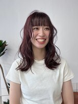 カルテ(QUARTE) 深みバーガンディーに大きめウェーブスタイル