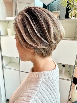 ステア ケース(stair case) ハンサムショート　白髪活かし　白髪ぼかし　ハイライト