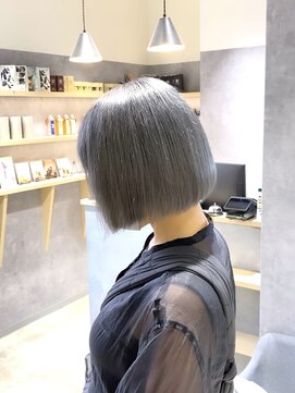 フレームプラス なんば駅前店(FRAME+) シルバー×ボブ