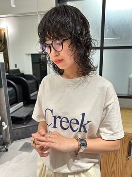 ホロ(hollo) ミディアムウルフパーマ