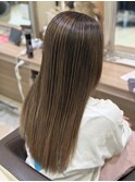 ロングの艶髪白髪ぼかしバレイヤージュ