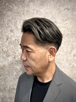 キタセンジュバーバー バイ ティーズ(KITASENJU BARBER by T's) スキンフェード 白髪ぼかしハイライト シルバーグレージュ