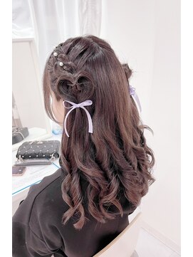 アマレット 東京駅八重洲店(amaretto) 編み込みハートのハーフツインテール