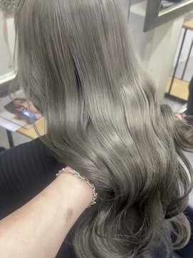 リア(riah) ダブルカラーミルクティーベージュレイヤーカット韓国ヘア