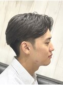 メンズツーブロック刈り上げセンターパートスタイル