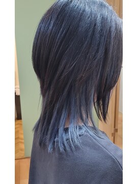 ルナティー(Lunaty) インナーカラー ネイビー系 ウルフカット