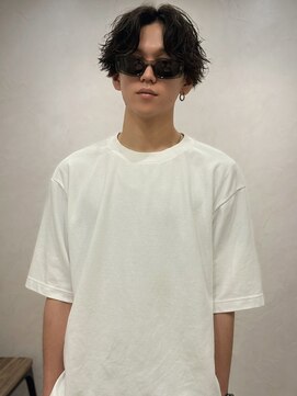 ジゼル(gisele) 【20～30代にオススメ】センターパートスパイラルパーマ