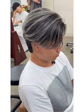 リップス 吉祥寺店 (LIPPS) ホワイトシルバーアッシュバレイヤージュ