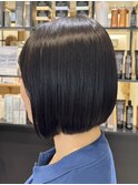 三鷹白髪ぼかしハイライトショートボブウルフショートカット