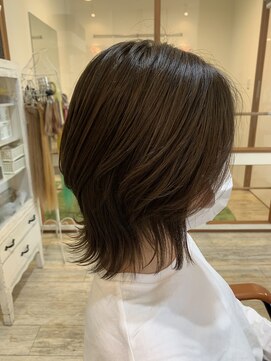 アーティスト サロン ショウ(artist salon SHOW) 外ハネミディアム×ウルフレイヤー　30代40代50代