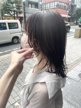 アンビエンテ(ambiente) 伸ばしかけヘア　レイヤーミディアム【坂根】