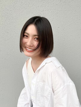 アン(un) 顔周りレイヤー×シンプルボブ