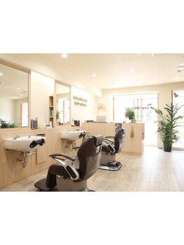 ２席のみの少人数サロン♪大型店が苦手な方にも◎落ち着いた空間でゆっくりとお過ごしください。