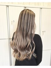 ヘアメイク アリエス 岩切店(HAIR MAKE aries) ホワイトシルバー系シャドールーツ 仙台 岩切 20代 30代