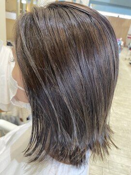 ボブインターナショナル(bob international) ハイライト×外ハネミディアム