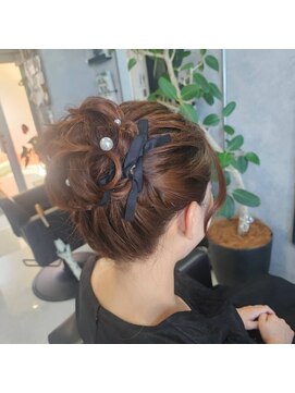 エステラ(ESTELA) 高めのお団子ヘア