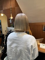 チャプター 問屋町(chapter)&nbsp;ケアブリーチミルクティーベージュカラー切りっぱなしボブ韓国