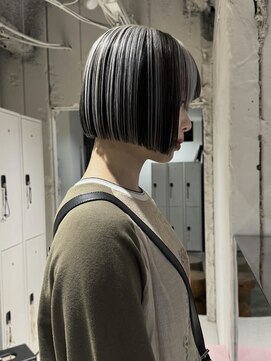 エイチ(811) ショートヘアグレージュミルクティーベージュシースルーミニボブ