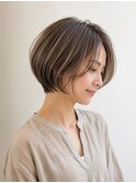 大人丸みショートボブ × 白髪ぼかしベージュ