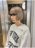 ホワイトベージュ　ハイライト　インナーカラー　デザインカラー